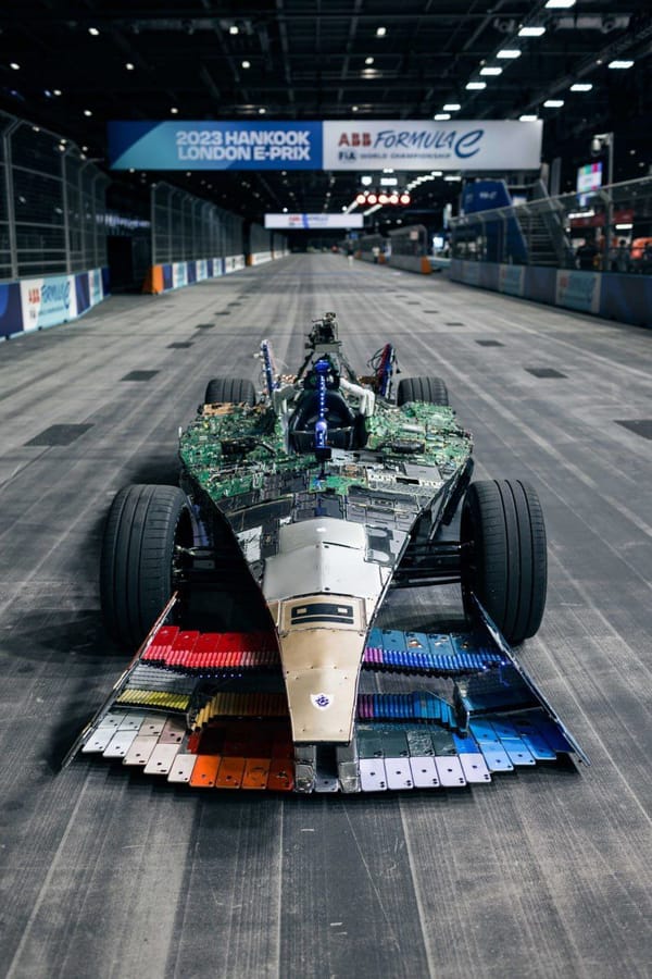 🏎 Манчестерская дизайн-студия Lazerian построила гоночный автомобиль из старой техники
