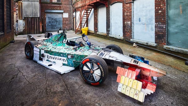 🏎 Манчестерская дизайн-студия Lazerian построила гоночный автомобиль из старой техники