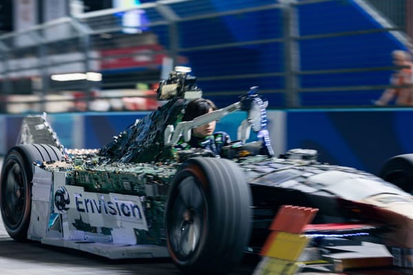 🏎 Манчестерская дизайн-студия Lazerian построила гоночный автомобиль из старой техники