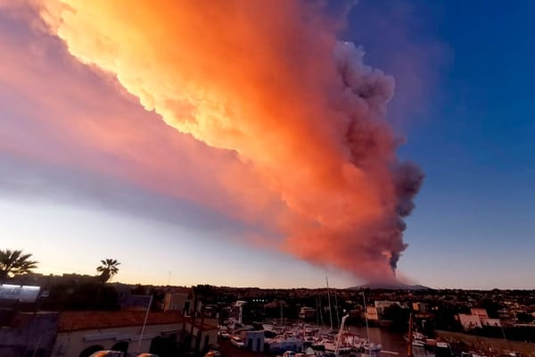 🌋На итальянском острове Сицилия произошло извержение вулкана Этна